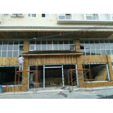 餐廳門(mén)頭裝修中